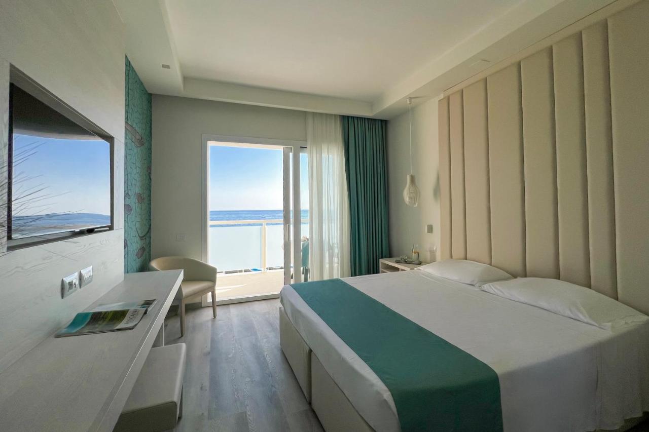 Hotel Rex ลีวอร์โน ภายนอก รูปภาพ