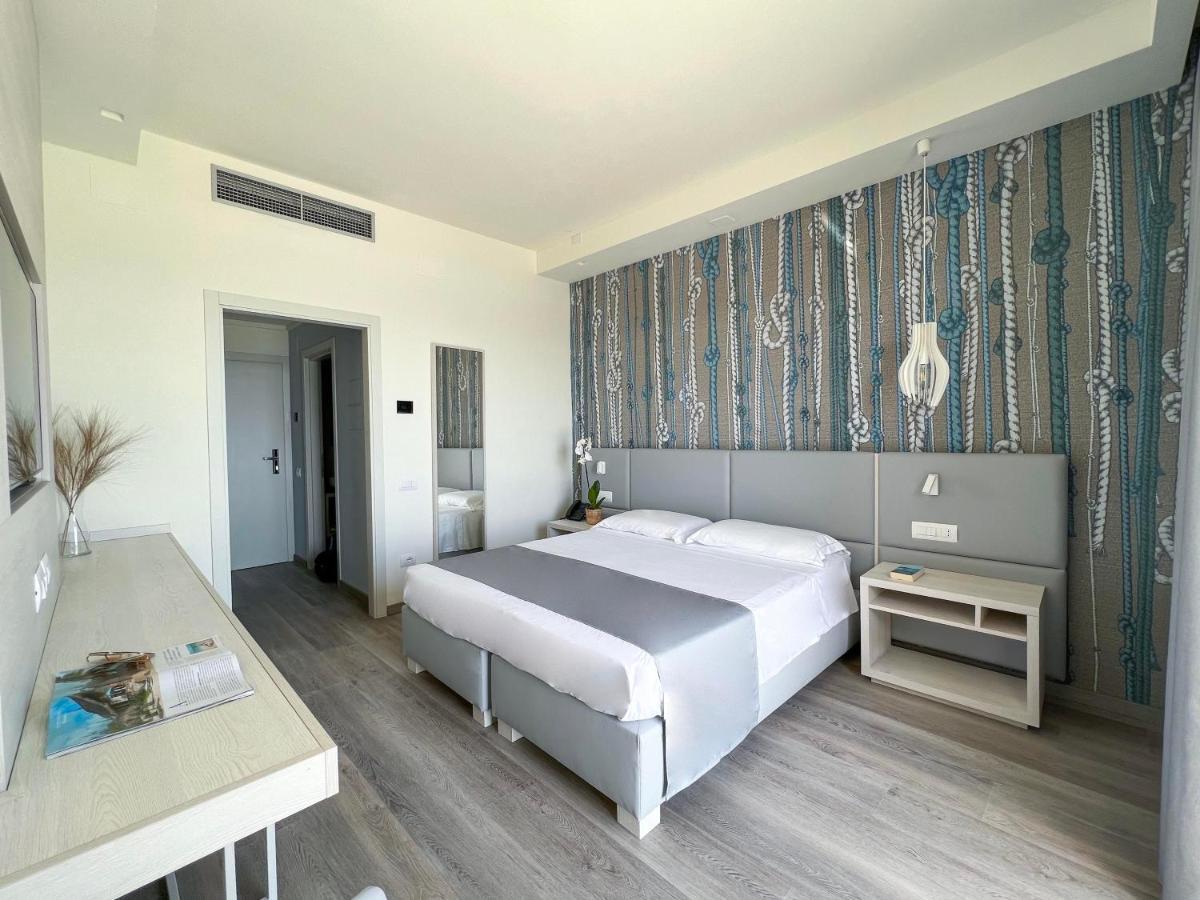 Hotel Rex ลีวอร์โน ภายนอก รูปภาพ