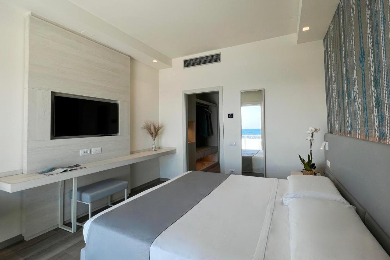 Hotel Rex ลีวอร์โน ภายนอก รูปภาพ