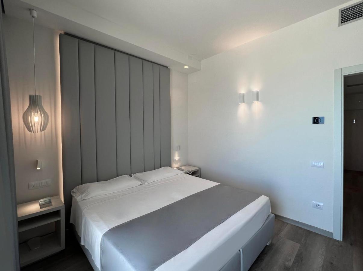 Hotel Rex ลีวอร์โน ภายนอก รูปภาพ