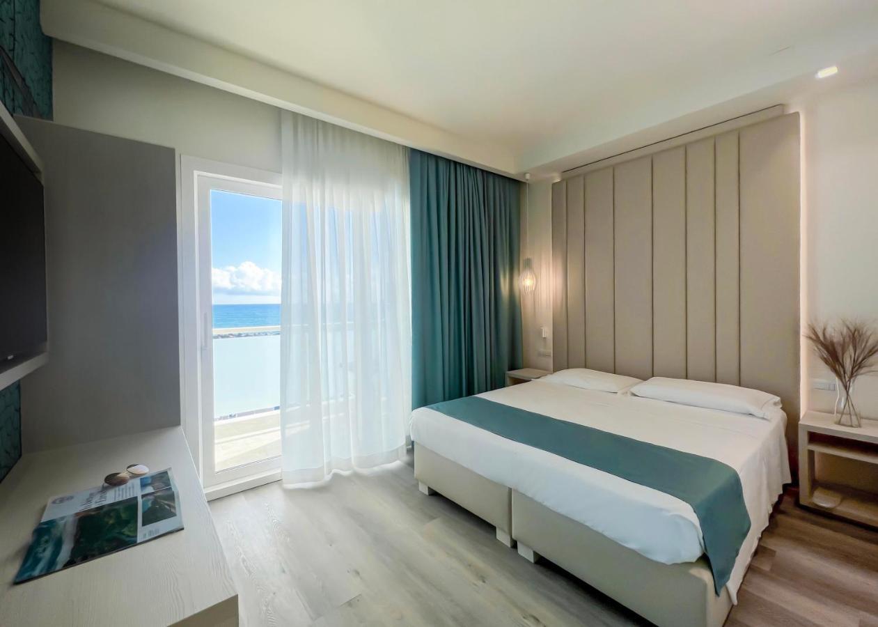 Hotel Rex ลีวอร์โน ภายนอก รูปภาพ