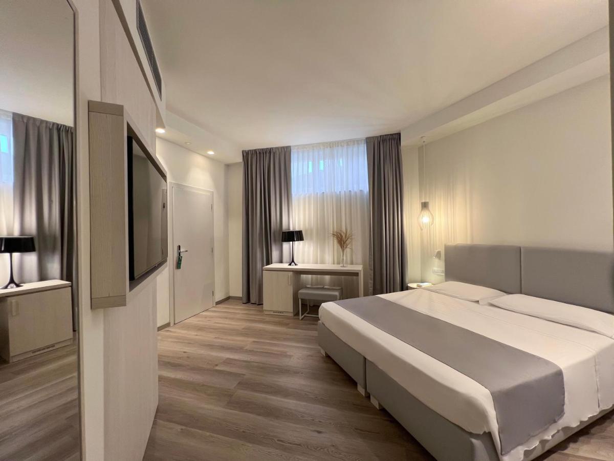 Hotel Rex ลีวอร์โน ภายนอก รูปภาพ